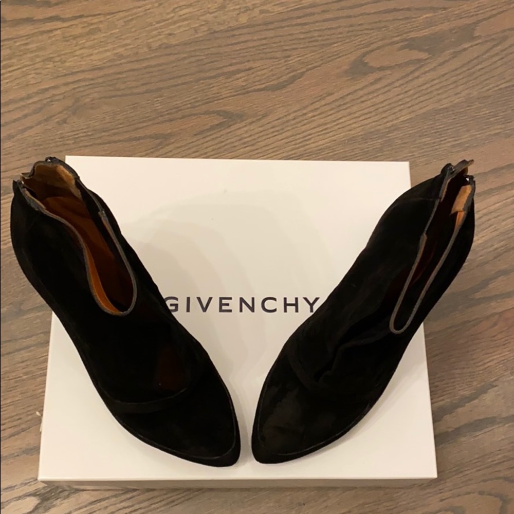 Givenchy 👠